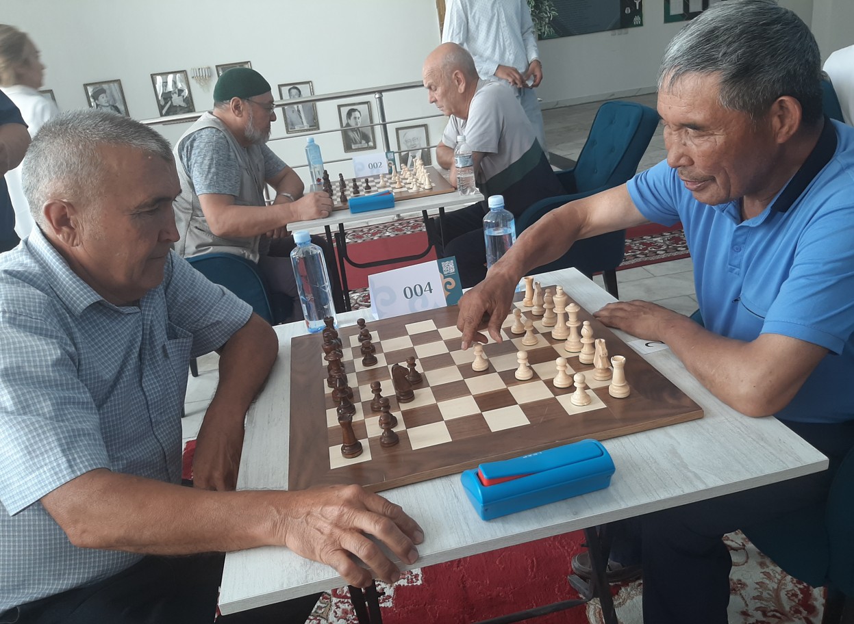 Ardagerlerdiń óner báıgesi máresine jetti