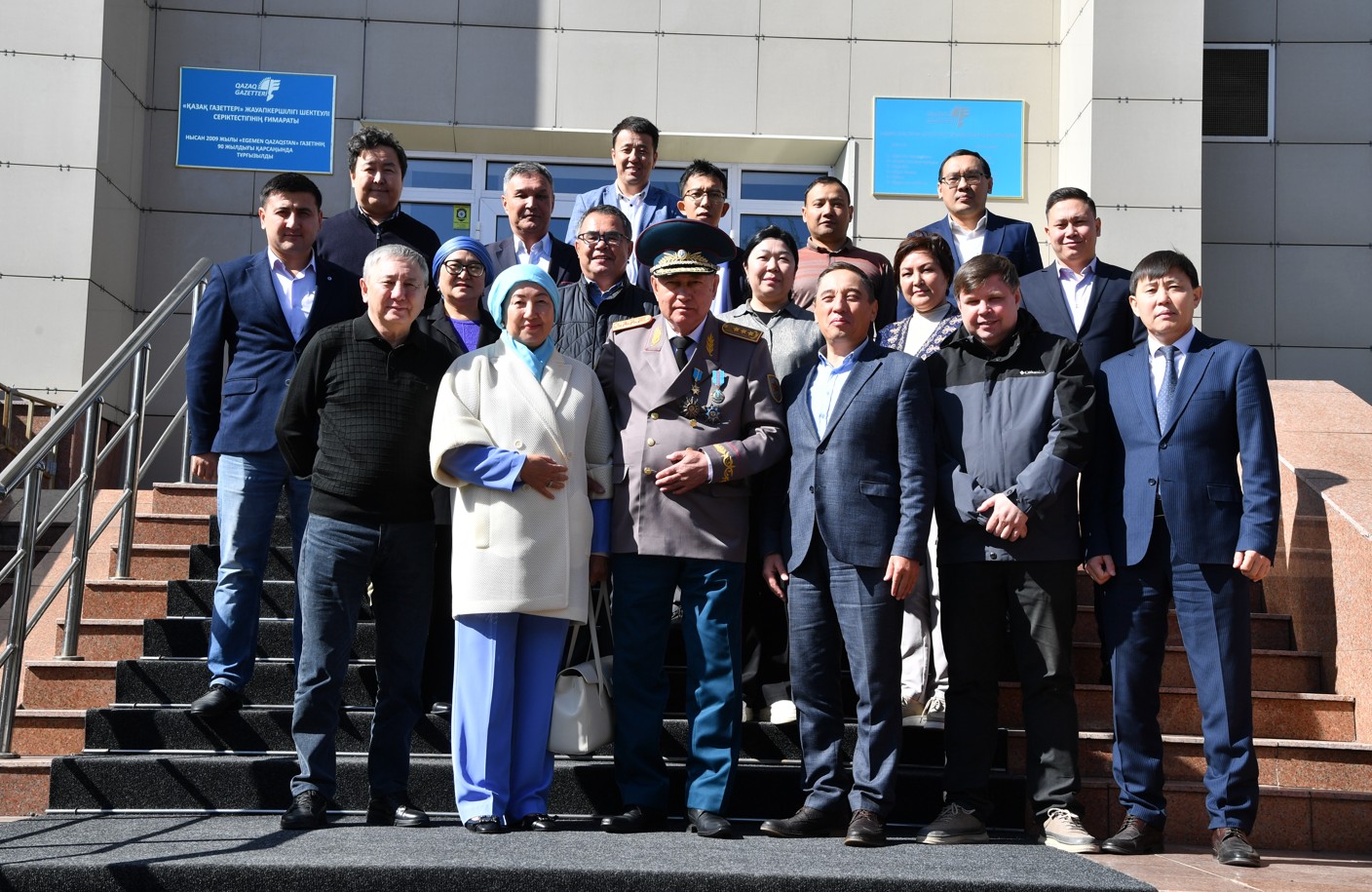 Halyq qaharmany – «Qazaq gazetterinde»