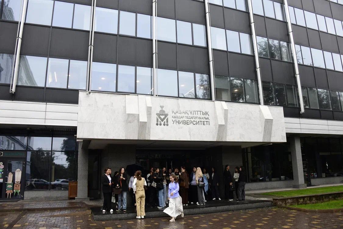 QyzPU: stýdentterge jańa oqý korpýsy berildi