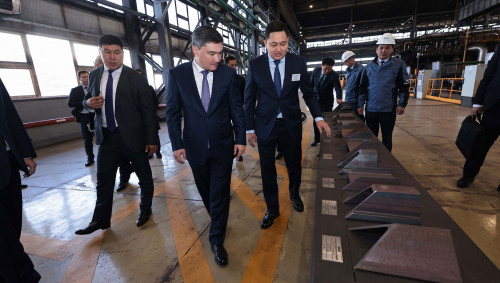 Oljas Bektenov Aqtóbe oblysynyń damýy barysymen tanysty