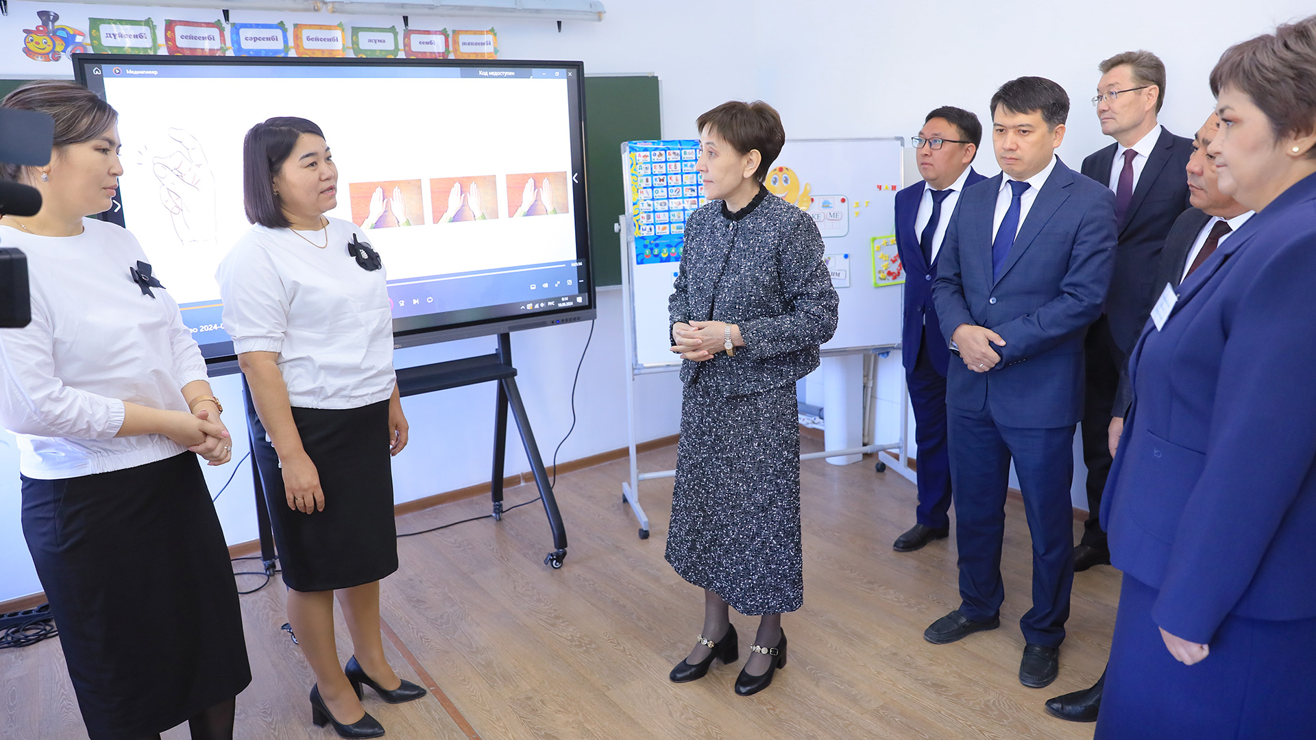 Aýyl mektepterine aıryqsha kóńil bólinedi