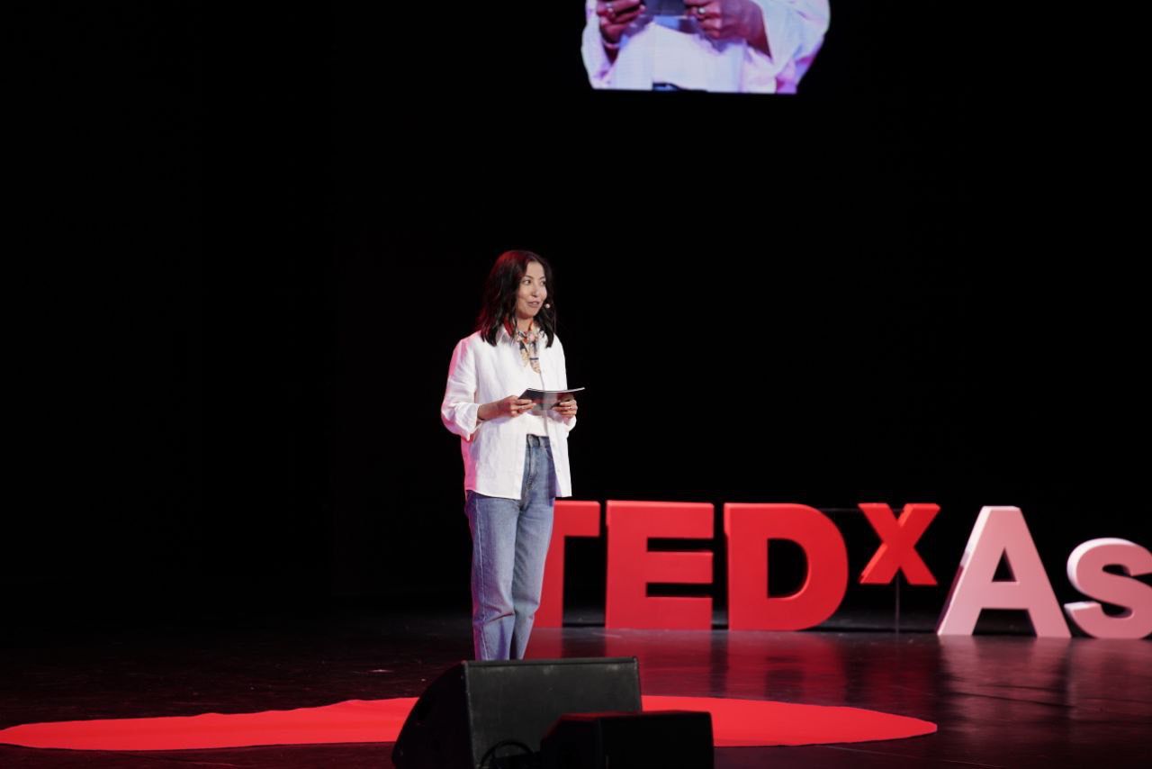 TEDxAstana konferensııasynyń zertteý nysany - adamdardyń osaldyǵy