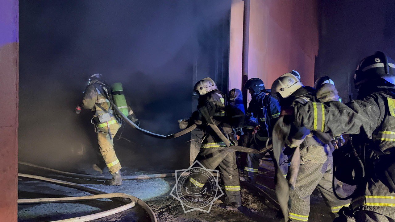 Qostanaıda 5 avtobýs órtenip ketken