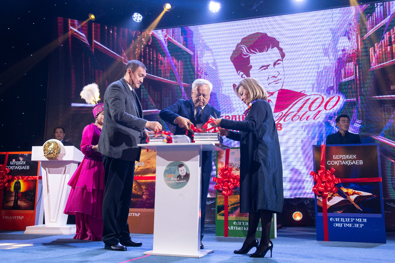 Qazaq ádebıetiniń Hantáńiri