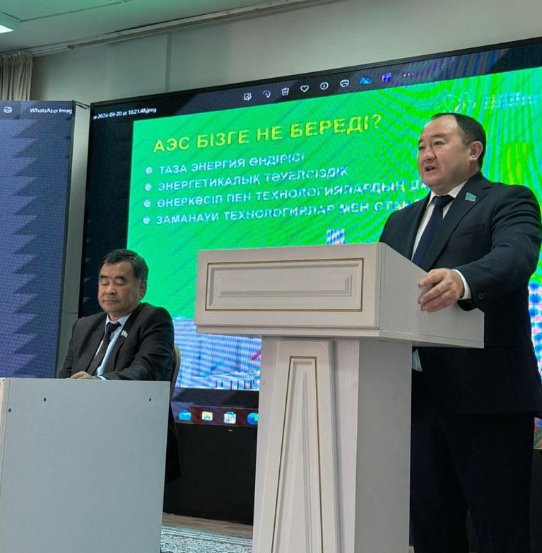 AES boıynsha referendým: Senator Jarkent turǵyndarymen kezdesti