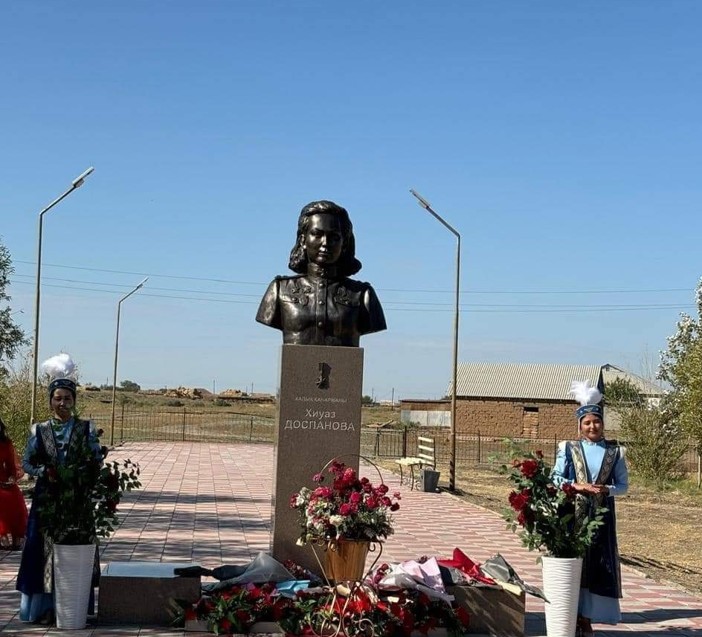 Qaharman Hıýaz eskertkishi