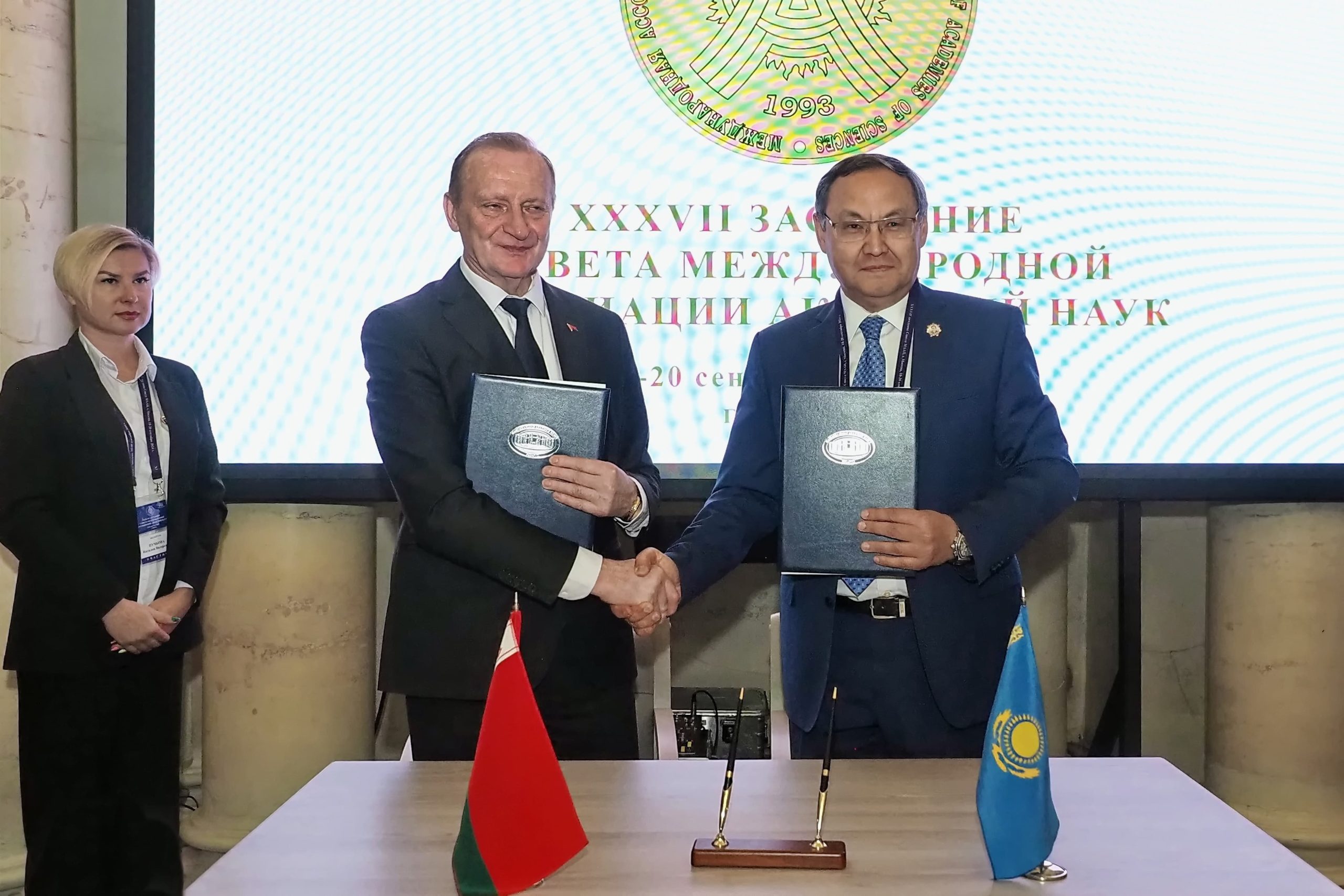 Ǵylymı baılanystyń jańa kezeńi