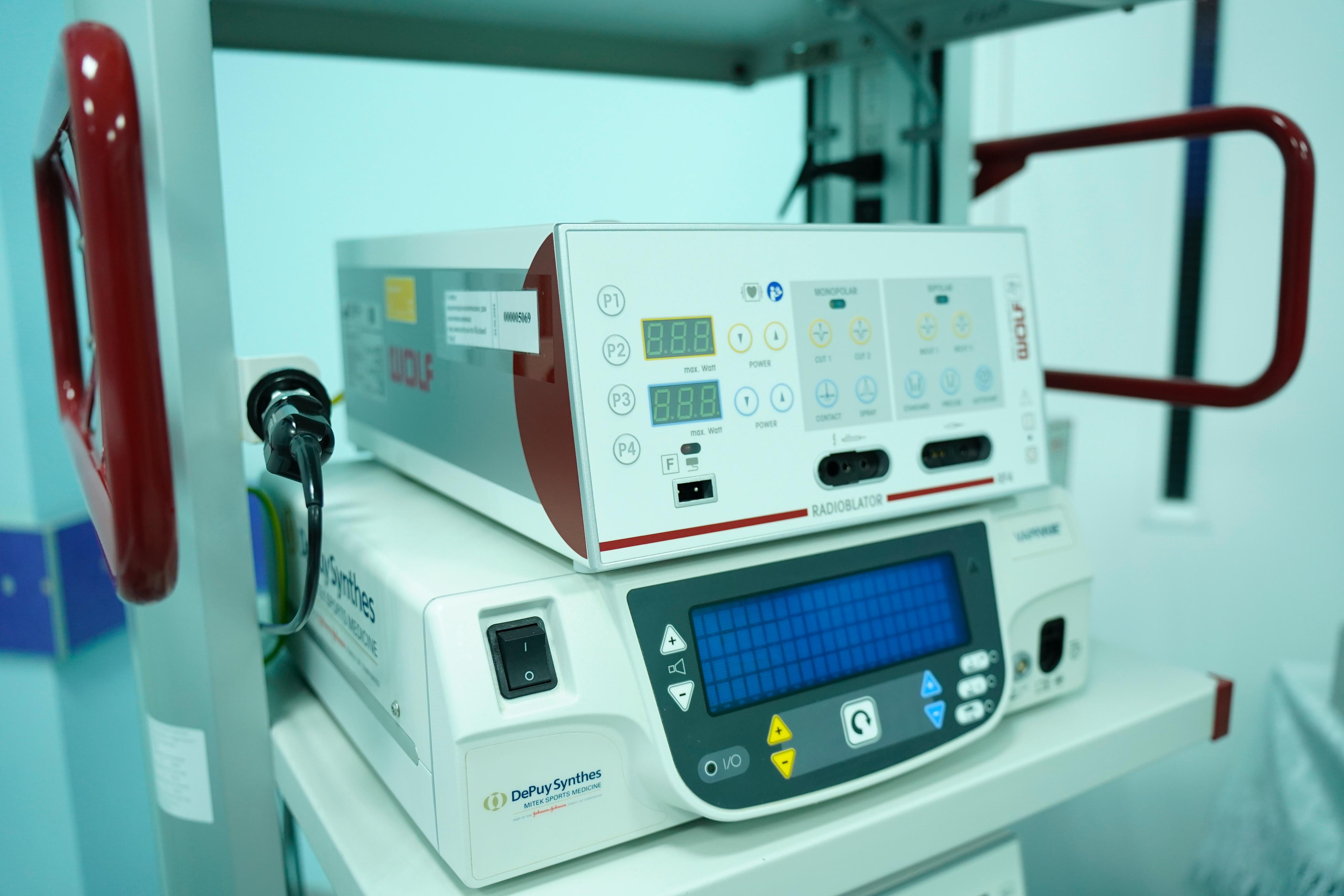 «Samuryq-Qazyna» AQ Ulttyq travmatologııa ortalyǵyna 400 mln teńgeniń qural-jabdyǵyn tabystady