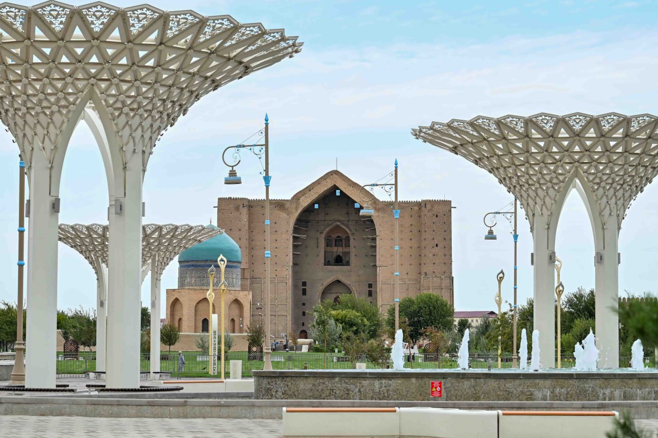 Qasym-Jomart Toqaev Qoja Ahmet Iаsaýı kesenesine zııarat etti