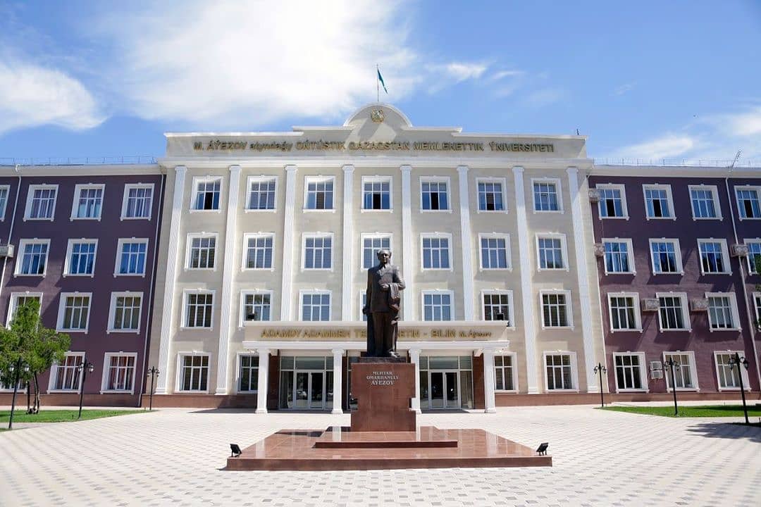 Shymkentte ýnıversıtet rektory 28,5 mln teńge para aldy degen kúdikke ilindi