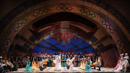 Abaı atyndaǵy teatr klassıka áleminiń 126 ardagerin marapattady