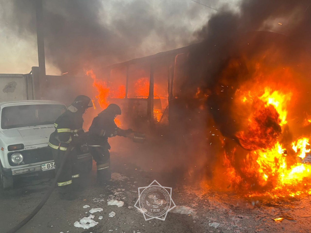 Oralda avtobýs otqa orandy