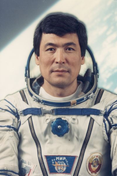 Búgin - tuńǵysh qazaq ǵaryshqa ushqan kún