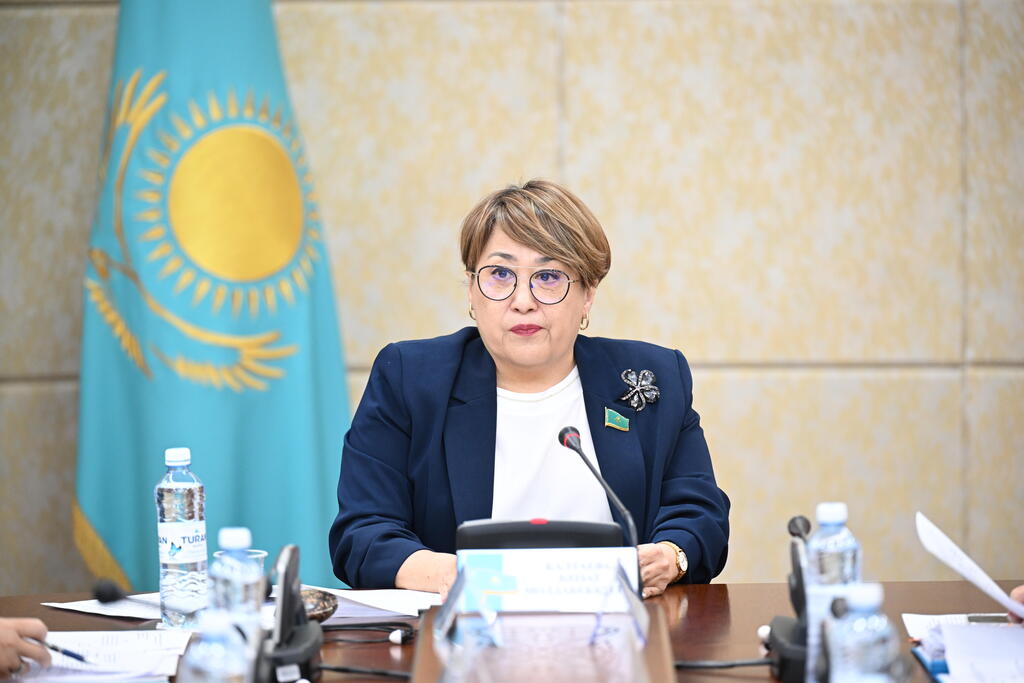 Senator Lázzat Qaltaevanyń ókilettigi toqtady