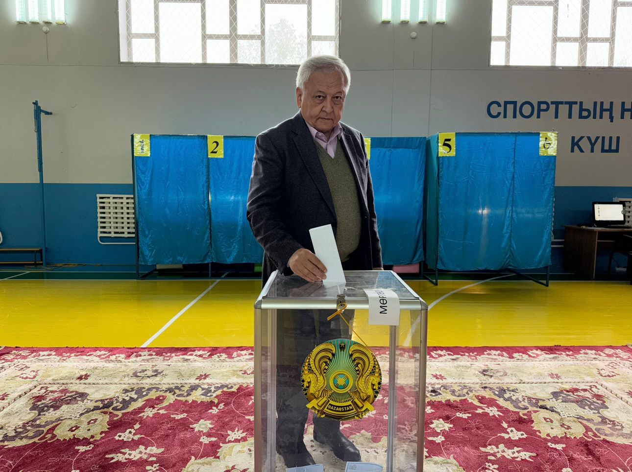 Demokratııany nyǵaıtýdyń mańyzdy qadamy - Mereke Qulkenov