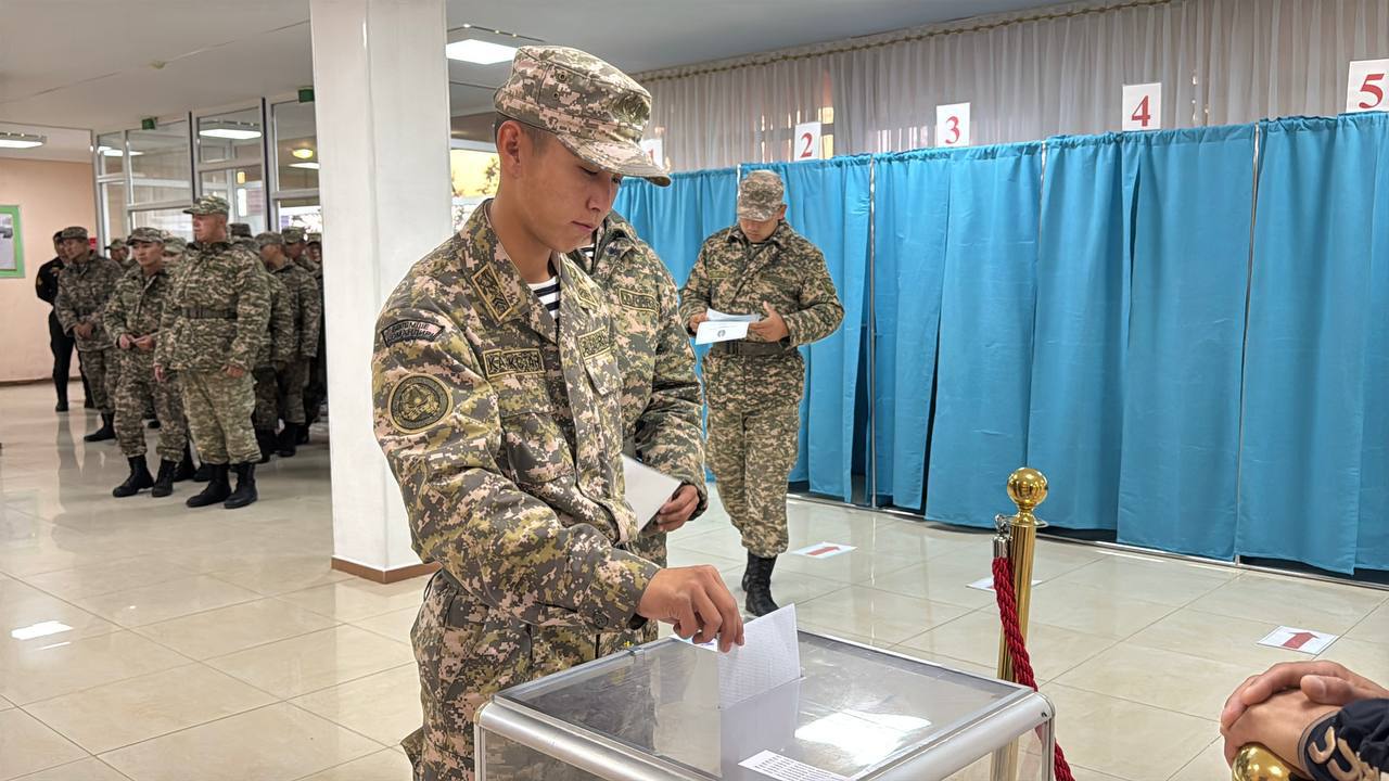 Qorǵanys mınıstrliginiń JOO kýrsanttary da daýys berdi