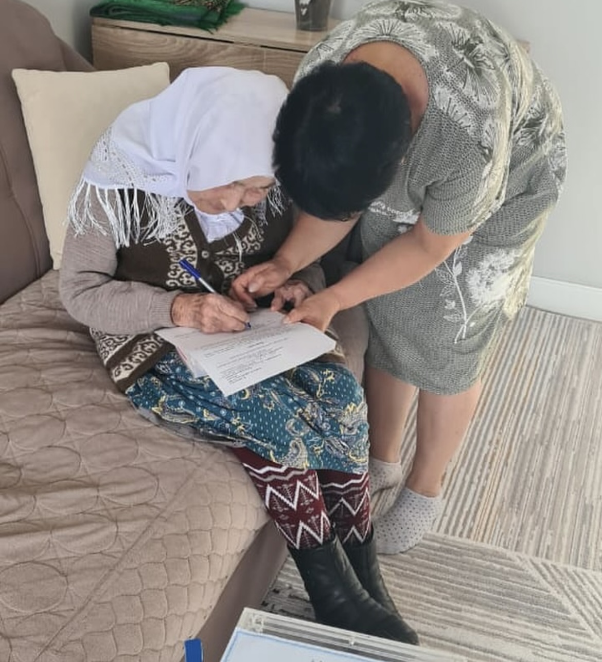 100 jastaǵy «Altyn alqa» ıegeri úıden daýys berdi