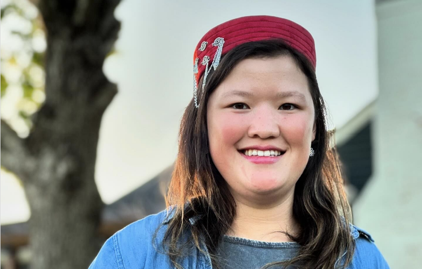 AQSh-ta turatyn otbasy asyrap alǵan qazaq qyzy ózine qol jumsady