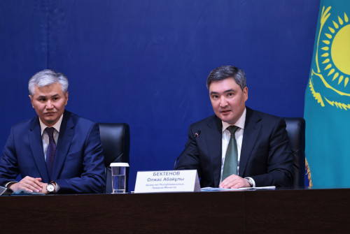 Oljas Bektenov Ulytaý oblysynyń aktıvine jańa ákimdi tanystyrdy