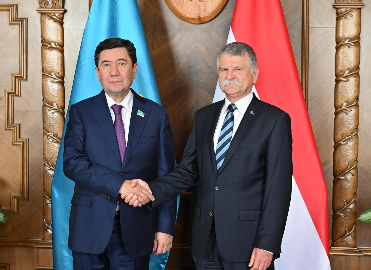 Qazaqstan-Majarstan: Parlamentaralyq seriktestik nyǵaıa túsedi