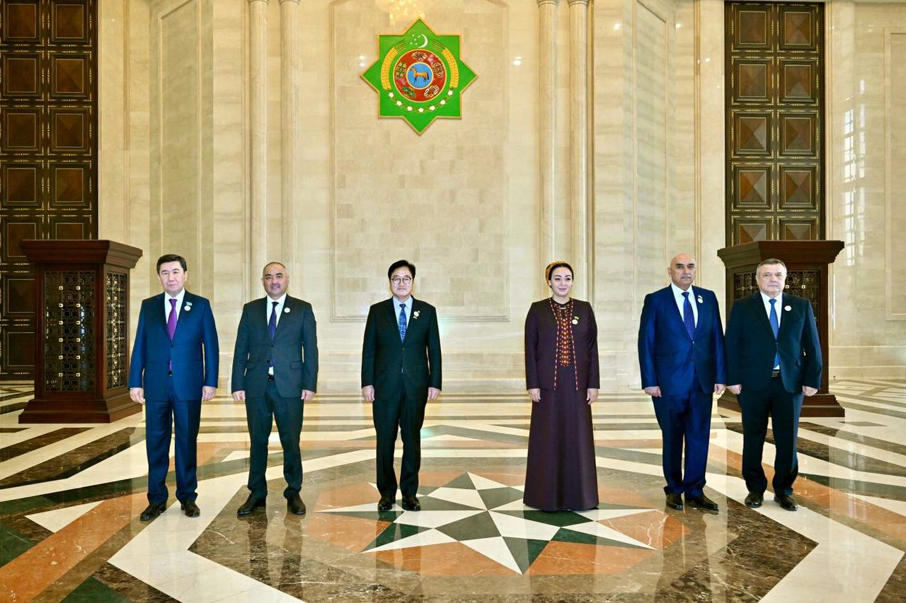 Ashhabadta parlamentshiler forýmy ótti