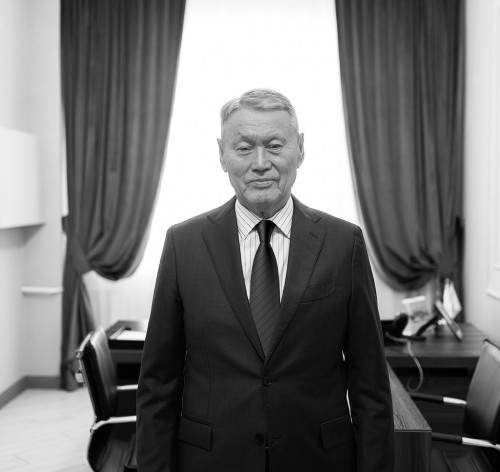 Kórnekti zańger Bolat Sembın dúnıeden ótti