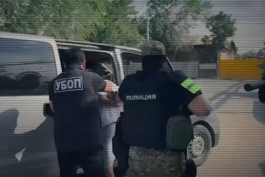 Shymkentte kásipkerlerdi bopsalaǵan qylmystyq top ustaldy