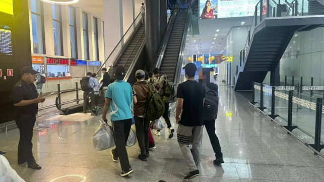 Kóshi-qon zańnamasyn buzǵan týrıster elden shyǵaryldy