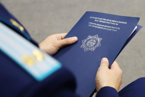 Qaraǵandyda «ádilet kapıtany» sottalýshyny azaptaǵan