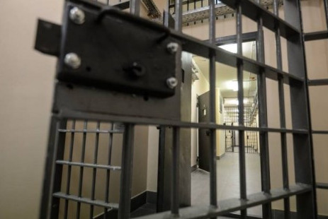 Aqtóbedegi tergeý ızolıatorynda kúdikti ózine qol saldy