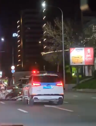 Almatydaǵy ál-Farabı dańǵylynyń boıynda iri jol apaty boldy