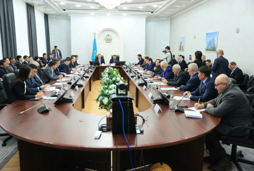 Májiliste daqyldardy ártaraptandyrý máselesi talqylandy