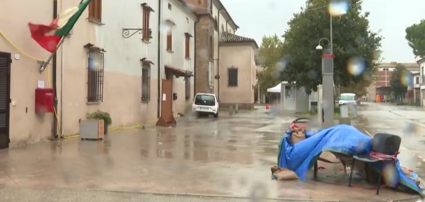 Sý tasqyny: Italııa qaýip shyńynda, Fransııa qyrýar shyǵynǵa batty