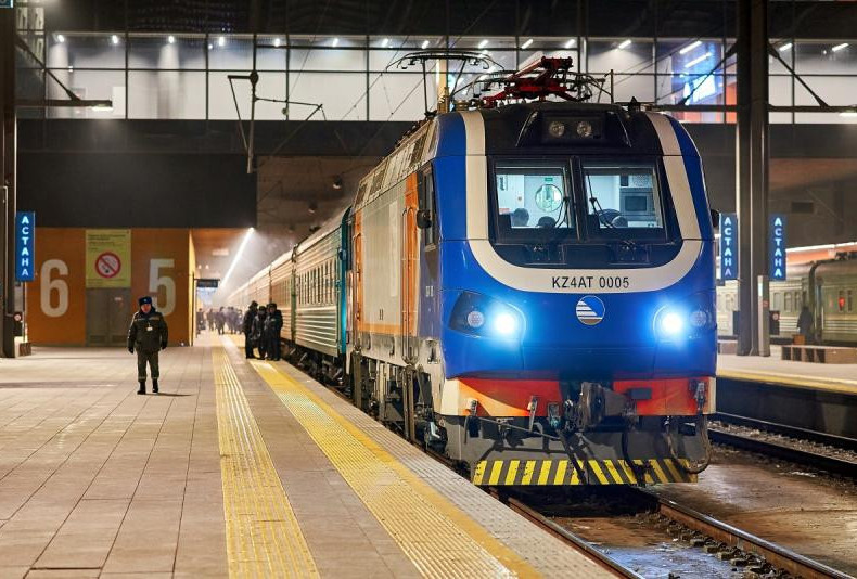 Respýblıka kúni qarsańynda qosymsha poıyzdar qatynaıdy