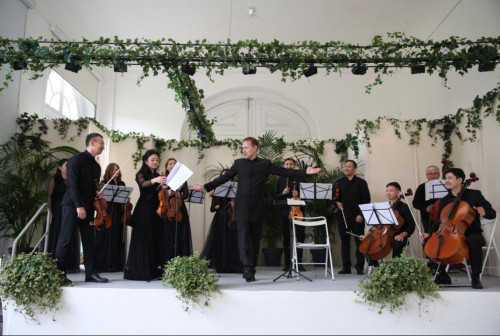 Parıjde kóshpeliler úni áýeledi