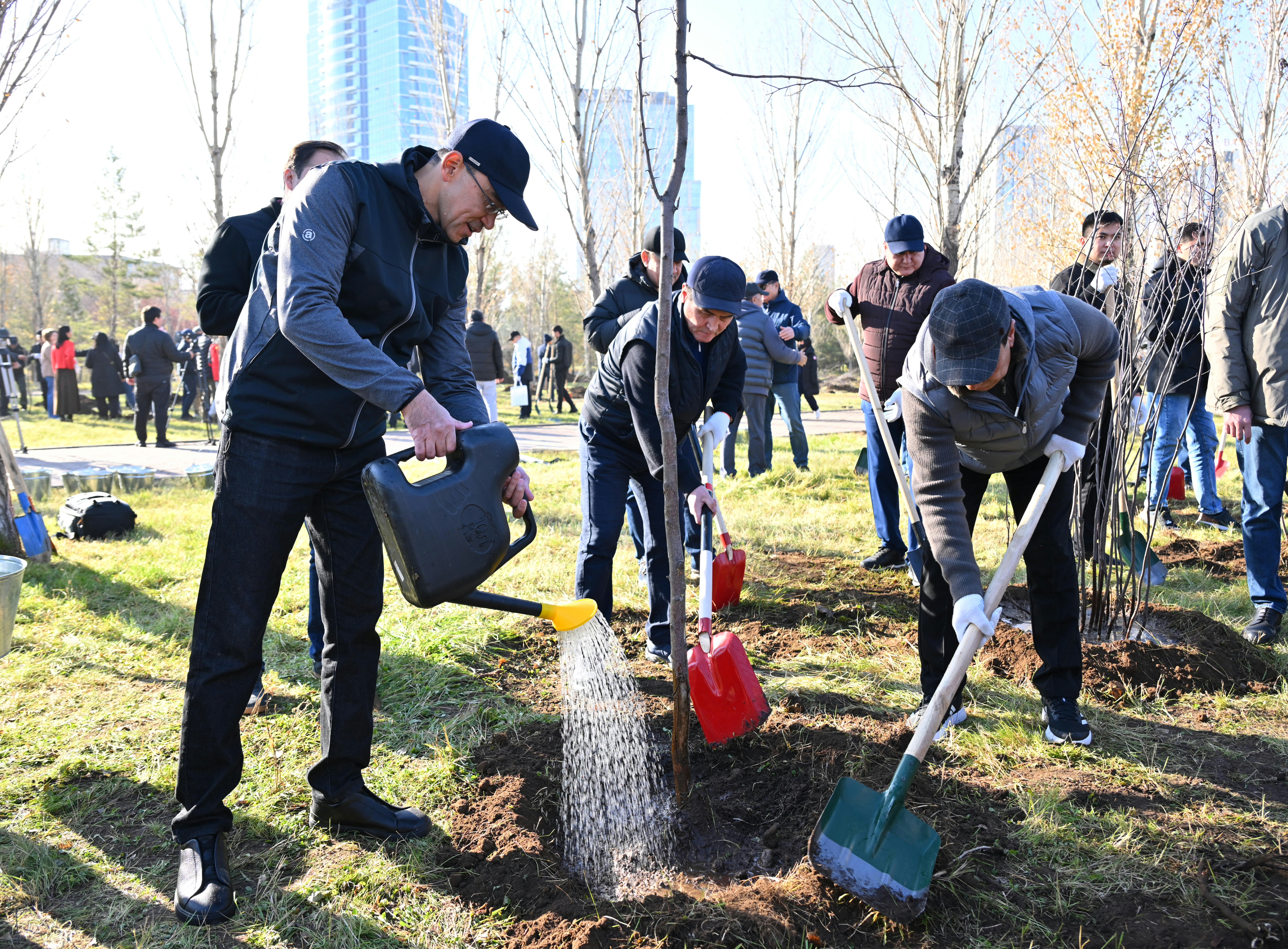 «Taza Qazaqstan»: Senatorlar ekologııalyq aksııaǵa qatysty