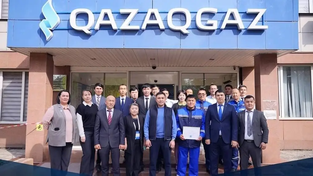 Dánekerleýshi tutas bir otbasyn ajaldan arashalaǵan