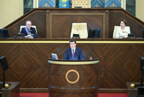 Birqatar depýtat memlekettik nagradaǵa ıe boldy