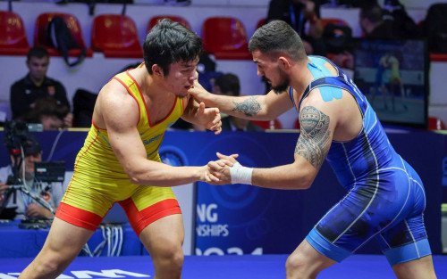 Tıranada grek-rım kúresinen júlde buıyrmady