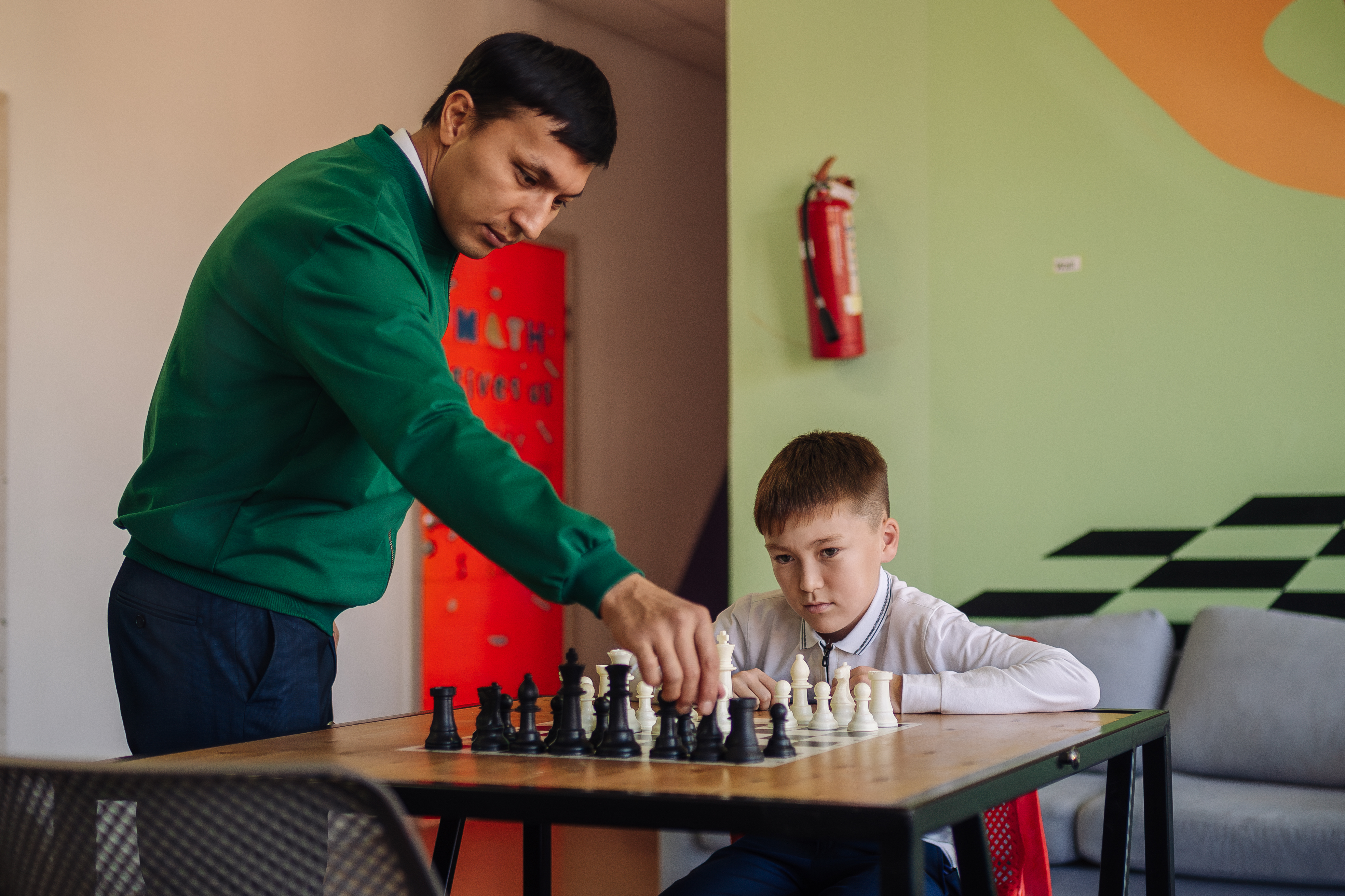 Dýbaıdan bas tartyp, aýyl mektebinde serpilis jasaǵan ustaz