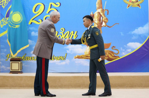 37 ofıserge merziminen buryn áskerı ataq berildi