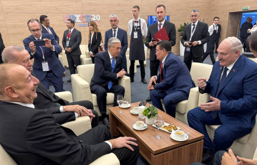 Prezıdent «BRIKS plıýs» sammıtine qatysýshylarmen áńgimelesti