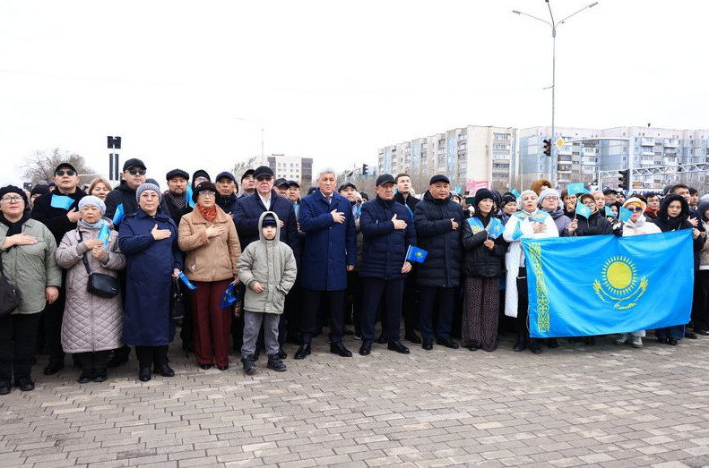 Úsh myńnan asa qaraǵandylyq ánuran shyrqady