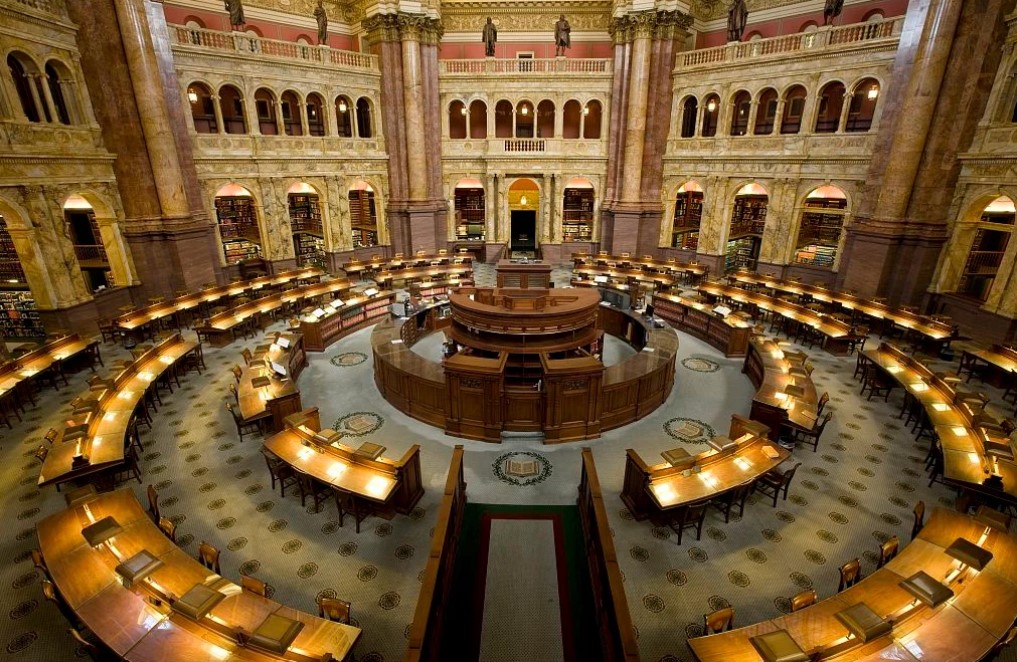 Kongress kitaphanasyna kitaptar tabystaldy