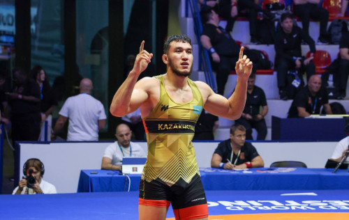 Rızabek Aıtmuqan úsh dúrkin álem chempıony atandy