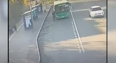 Almatyda avtobýs júrgizýshisin qorqytqan buzaqy ustaldy