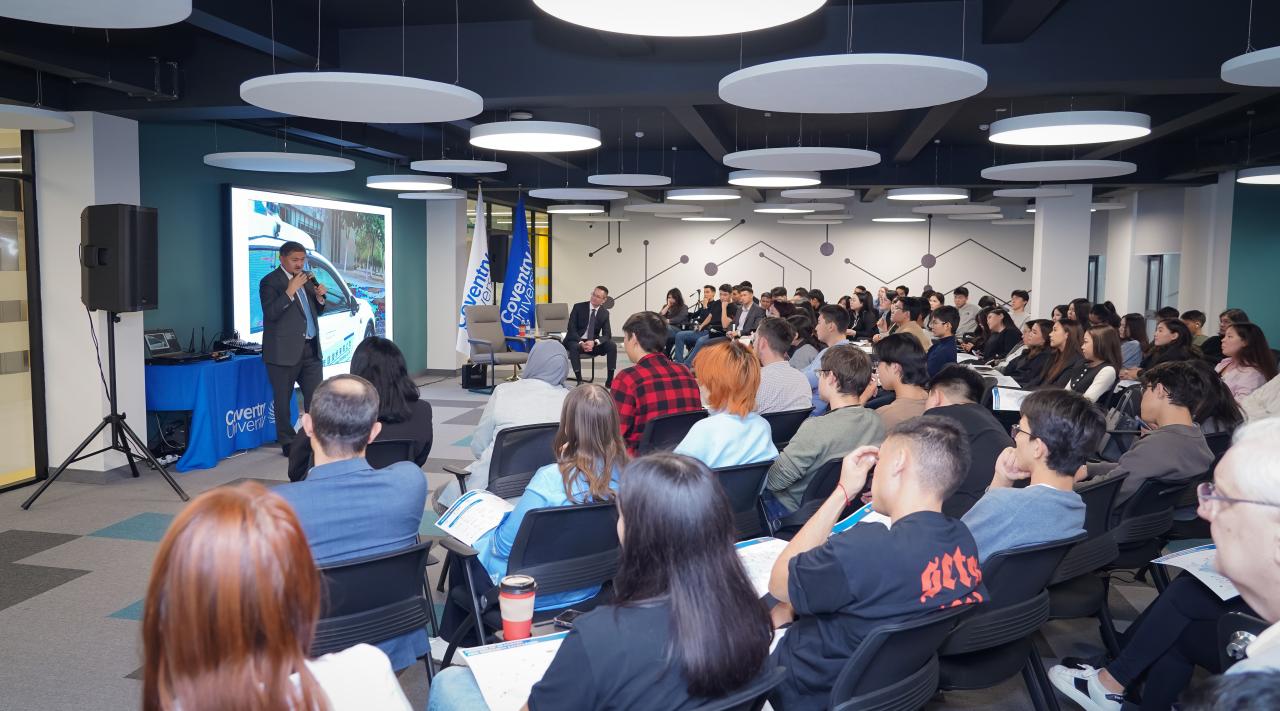 Mınıstr Saıasat Nurbek Coventry University Kazakhstan stýdentterimen kezdesti