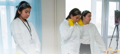 Qanysh Sátbaev atyndaǵy respýblıkalyq hımııa olımpıadasy ótip jatyr