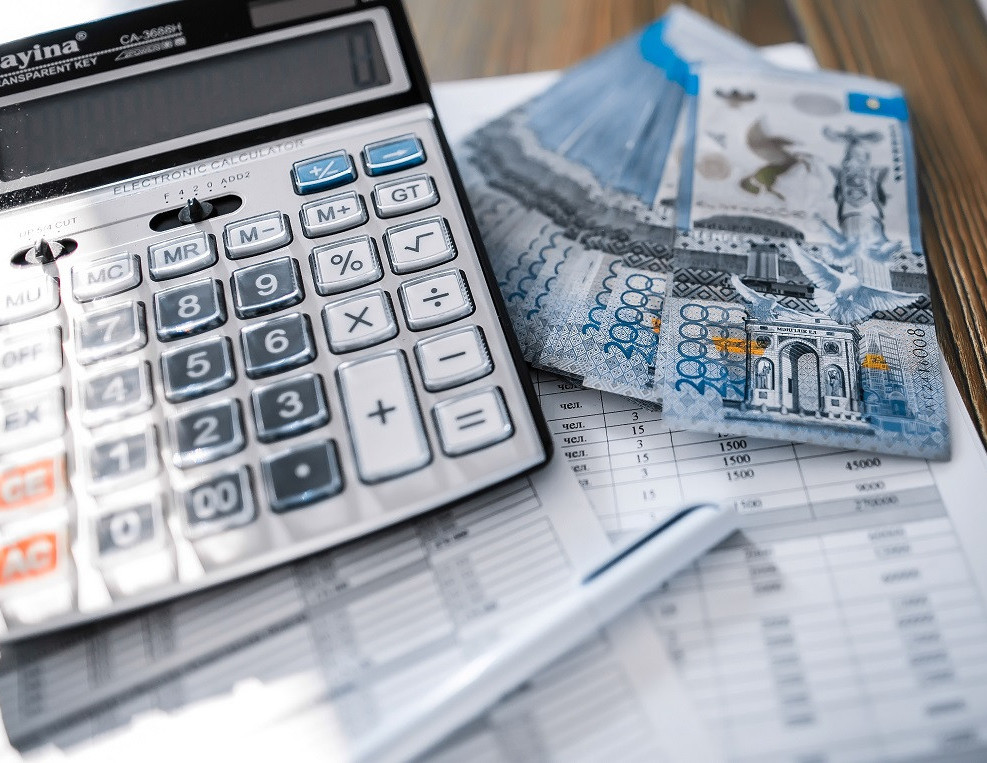 Aýdıtorlar eki óńirden qarjylyq buzýshylyqtardy anyqtady