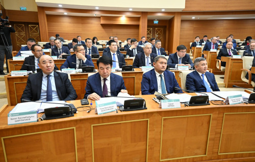 «AMANAT» fraksııasy  eki zań jobasyn qarady